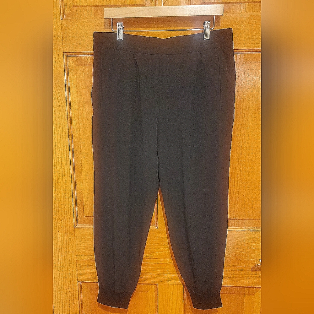 NWT - BANANA REPUBLIC PETITE BLACK AIRSTRETCH JOGGERS LARGE PETITE